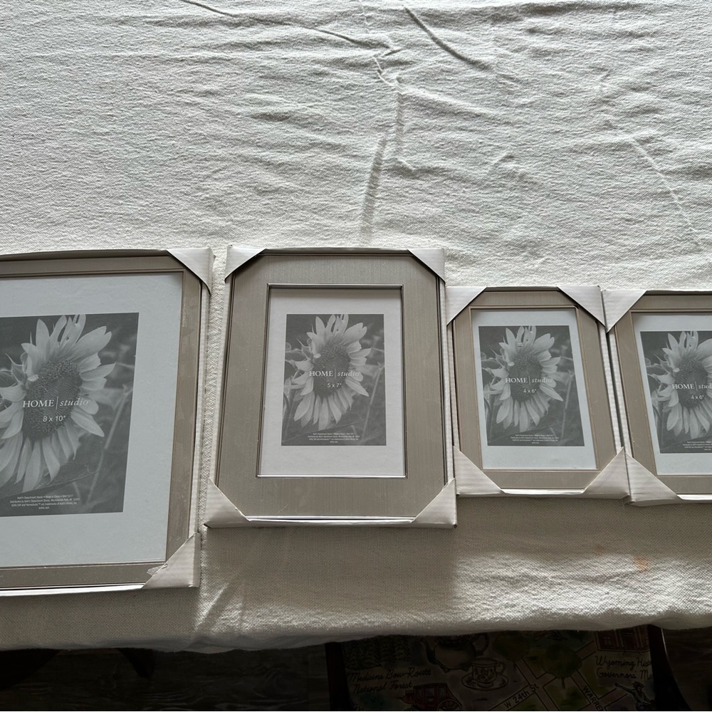 Set of 4 picture frames